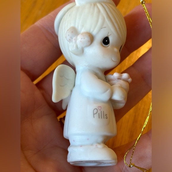 (1986) PRECIOUS MOMENTS "Angel of Mercy" Collectible 3" Figurine Ornament - Picture 7 of 8